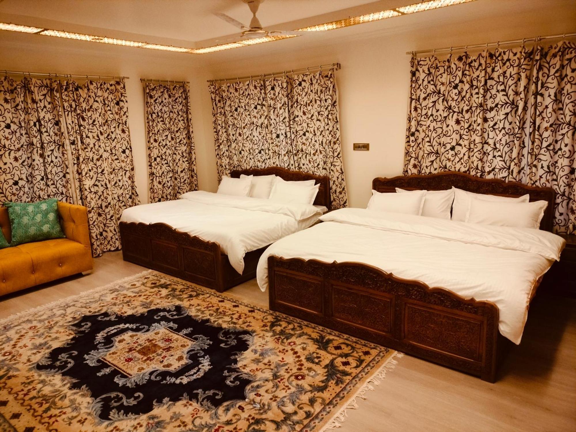 New Zamrood Holiday Home Srīnagar Exterior foto